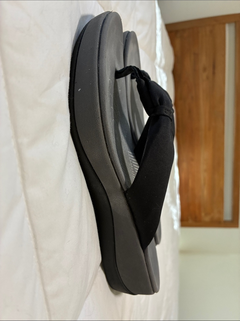 Clarks Black Knot-Detail Thong Sandals Size 8 - Picture 4 of 5